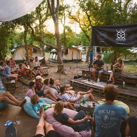 Progress Outdoor Surf Hostel *