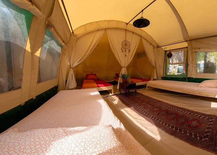 Progress Outdoor Surf Hostel *