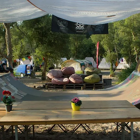 Progress Outdoor Surf Hostel
