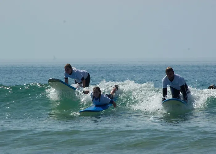 Progress Outdoor Surf אכסניה