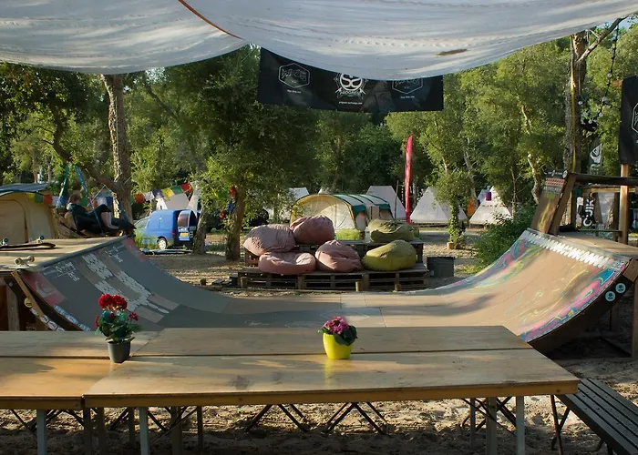 Progress Outdoor Surf אכסניה