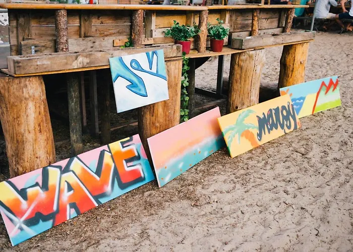 Progress Outdoor Surf אכסניה *